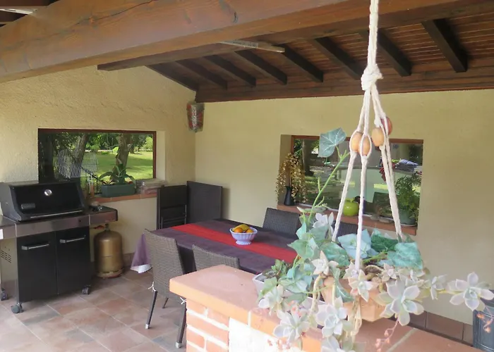 Chambre Sur Mezzanine Salon Cuisine D\'Ete Exterieure Piscine